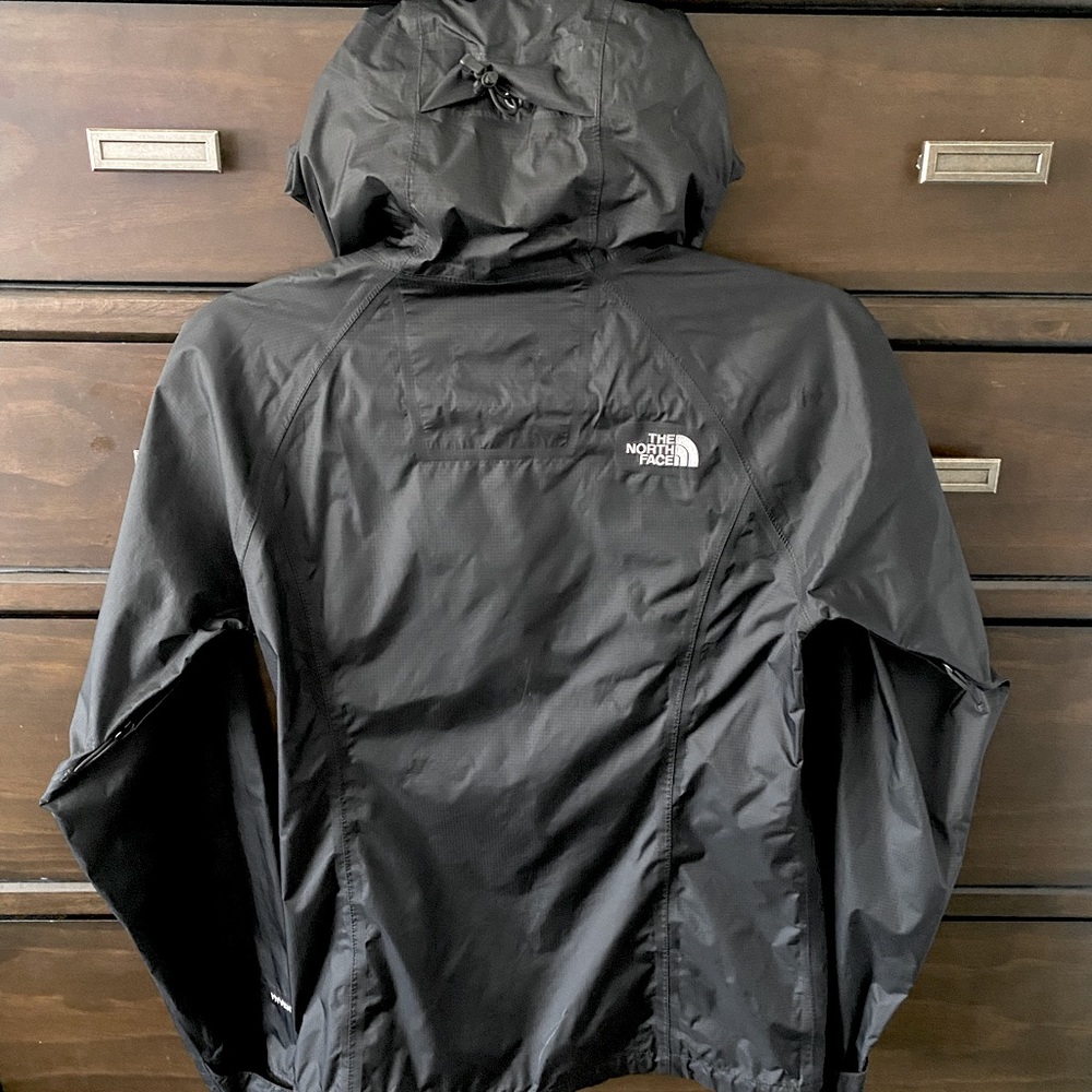 The North Face HyVent 2.5L windbreaker. Size XS